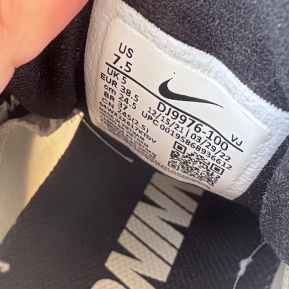 Nike Cream & Black Mesh Running Shoes - Picture 3 of 9